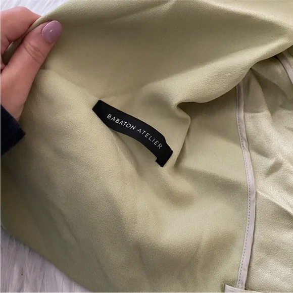 🌟RARE🌟 Aritzia Babaton Macauley Cropped Blazer in soft sage green (XXS) - Picture 5 of 8